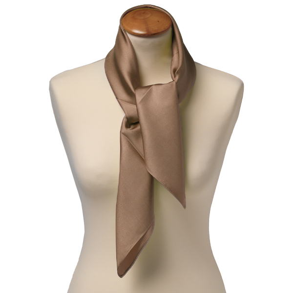 Foulard carré soie uni beige (2)