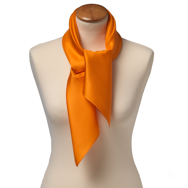 Foulard carré soie uni orange (2)