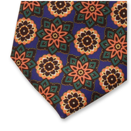 Cravate violette à médaillon (2)