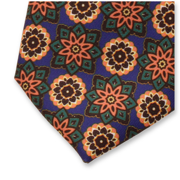 Cravate violette à médaillon (2)